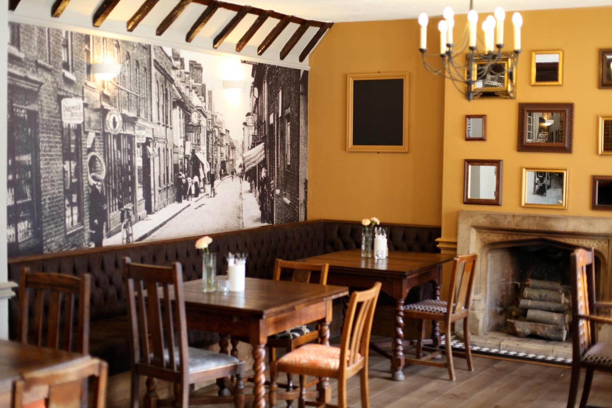 Old Bull Inn Ройстон Экстерьер фото